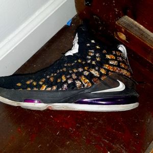 Lebron 17 Lakers size 6.5